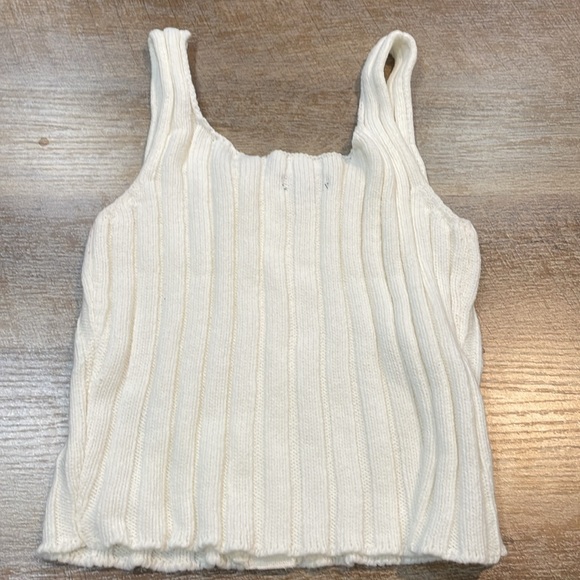 White Top Wild Fable - Picture 2 of 2